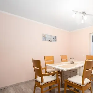 Apartment Familienfreundliche 3-zimmer-ferienwohnung, Saal